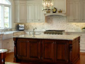 Make your kitchen island stand out by choosing a wood tone that contrasts with that of your cabinetry.  The dark wood island in this design pops against the creamy white backdrop ✨ #FindYourInnerDesigner #CranburyDesignCenter