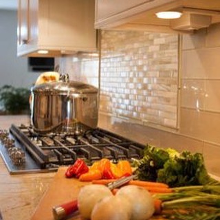 All the fixins needed for a good pot of stew..#backsplashtile #undercabinetlighting #freshveggies #glasssubwaytile #designnj #njkitchendesign