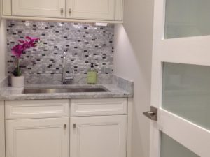 This client’s laundry room sink is functional and beautiful! #designnj #laundryroom #gardensink #laundryroomreno