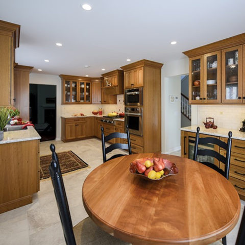 See our client's transformation from a dated black, white & yellow kitchen to this warm wood gathering space!
#kitchenbeforeandafter #njkitchens #newjerseykitchenandbath #designnj #woodcabinets #kitchenmakeover #newjerseykitchenremodel