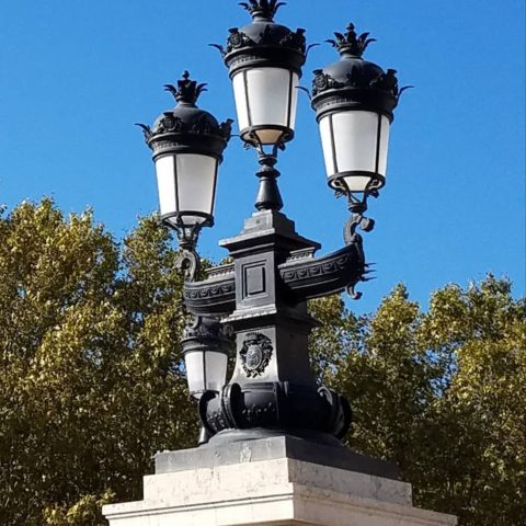 Ancient lighting in #Bordeaux  #lighting #frenchlanterns #lightposts #postlighting