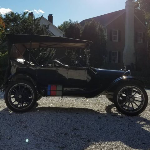 One of many antique cars on hand at the @hightstownhistoricalsociety house tour yesterday! Nice job Hightstown...
#historichomes #downtownhightstown #housetour #antiquecars