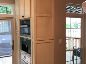 Swipe 👉🏼 to see creative storage solutions in our client’s renovated kitchen!
#njkitchenremodeler #designnj #njdesigner #kitchendesign #kitchenstorageideas #kitchenstorage #newjerseydesign #newjerseykitchendesign #hiddenstorage