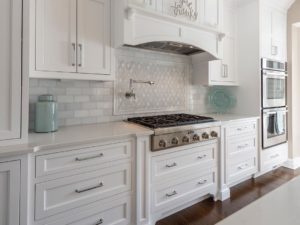 Swipe 👉🏼 for some kitchen design inspiration!
#newjerseydesign #kitchendesigninspiration #njkitchens #newjerseykitchendesigncenter #designnj #newjerseykitchenremodeler #kitchenshowrooms #njkitchenandbathshowroom