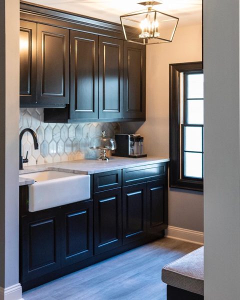 Love the farm sink and backsplash in our client’s newly renovated mudroom!
#designnj #kitchendesigngoals #mudroommakeover #newjerseylife #blackcabinets #farmsink #newjerseykitchenandbath #benchseat #kitchenbacksplash #newjerseykitchenshowroom