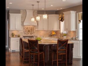 Throw back to one of our favorite kitchen renovation projects completed a few years ago!
#twotonekitchen #islandpendants #whitekitchen #customhood #newjerseyhomes #designnj #newjerseykitchenremodel