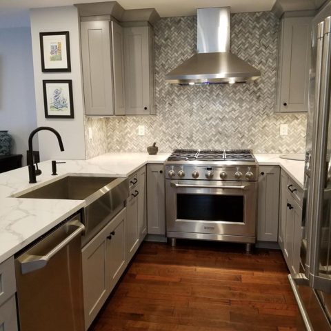 Love the stainless farm sink in our client’s newly renovated kitchen!
#njkitchens #newjerseykitchenandbathshowroom #designnj #newjerseydesign #stainlessfarmsink #stainlessappliances #hhappliance #chimneyhood #woodfloors