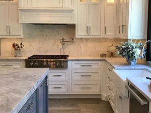 Two toned kitchen looking great!
#designinspiration #designnj #njdesign #newjerseykitchenandbathshowroom #potfiller #backsplashtile #candlelightcabinetry #customkitchendesign #granitecountertops