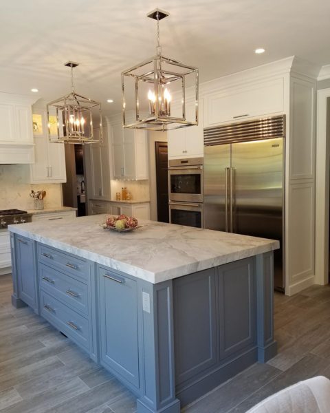 Nice contrast between the gray island and the white perimeter cabinetry! #newjerseykitchens #designnj #kitchenislanddesign #kitchenlighting #stainlesssteelappliances #njkitchendesign #graycabinets #whitecabinets #granitecountertops #kitchengoals💯 #kitchenandbathshowroom